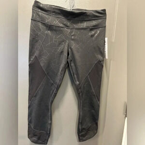 ATHLETA ANGLE AURA SONAR CAPRI NEW WORK OUT BREATHABLE MESH REAR ZIP POCKET MED